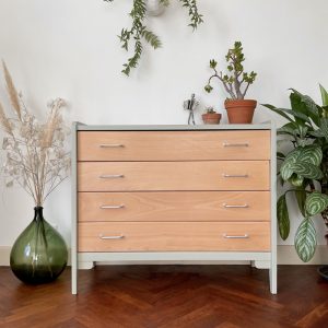 Bois massif et peinture association chaleureuse