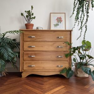 Chêne massif quatre tiroirs