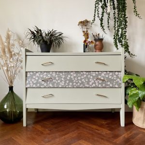 Joli meuble rangement spacieux